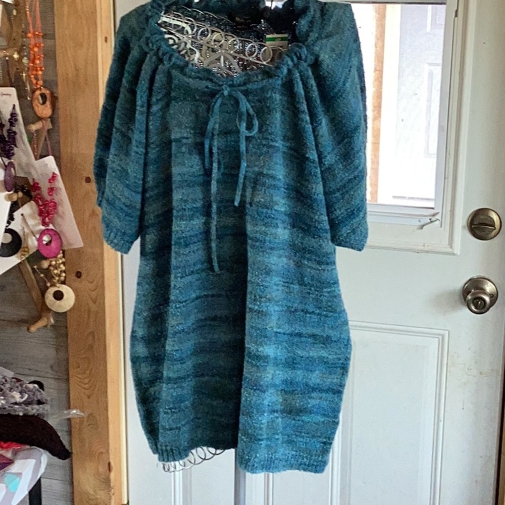 Short sleeve sweater top with tie front style and co. Woman size large